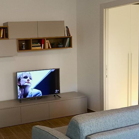 Bilocale A Rho In Classe A Con Garage Екстериор снимка
